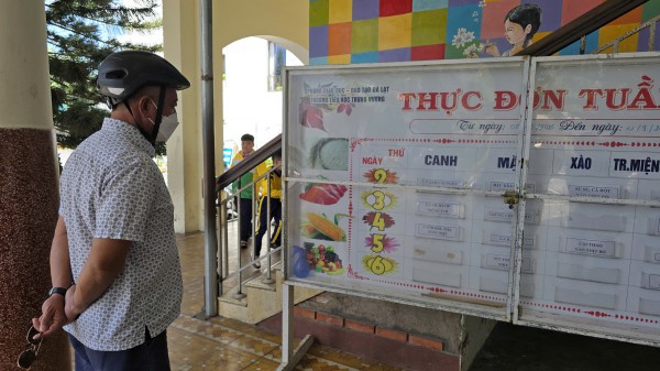 Xôn xao thông tin thực phẩm bẩn vào bếp bán trú trường tiểu học Xôn xao thông tin thực phẩm bẩn vào bếp bán trú trường tiểu học