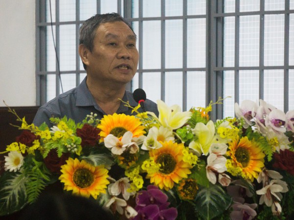 Đà Nẵng: Học sinh nghèo xúc động nhận học bổng, hứa sẽ học thật tốt