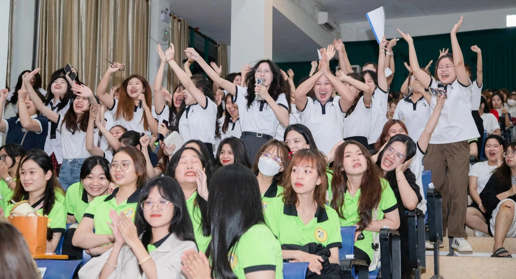 Đà Nẵng: Vì sao thưởng tiền cho nam sinh viên đăng ký ngành giáo dục mầm non? Đà Nẵng: Vì sao thưởng tiền cho nam sinh viên đăng ký ngành giáo dục mầm non?