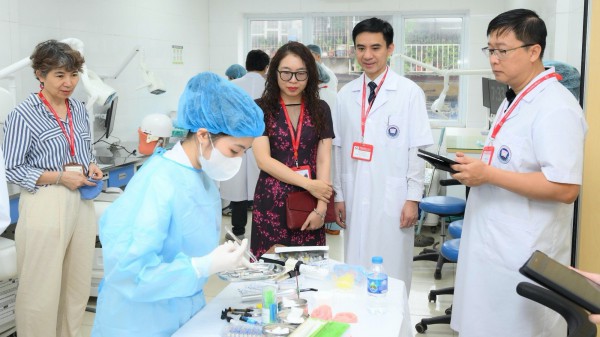 Đào tạo y và luật ở trường chuyên ngành hay đa ngành?