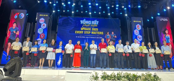 Đặt mục tiêu trao 8.000 suất học bổng cho học sinh, sinh viên vùng biển đảo