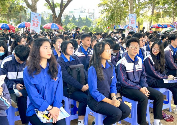 Đậu ngành mình yêu thích nhưng khi học thấy chán, có nên chuyển ngành học?