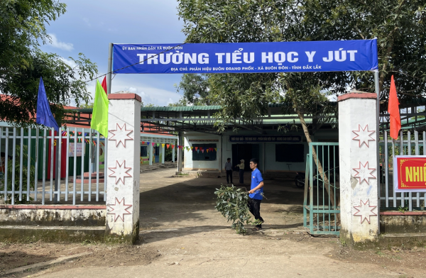 Đề xuất hỗ trợ bữa ăn trưa cho học sinh các xã biên giới hơn 2.000 tỉ/năm Đề xuất hỗ trợ bữa ăn trưa cho học sinh các xã biên giới hơn 2.000 tỉ/năm