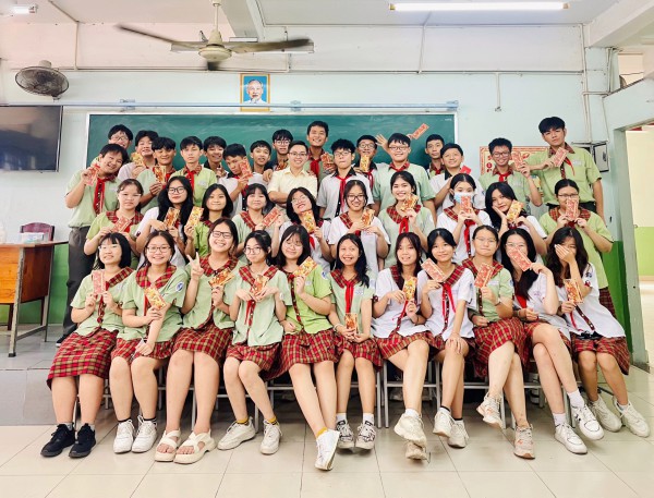 Đi học lại sau kỳ nghỉ tết: Thông điệp của thầy hiệu trưởng từ cây bút chì Đi học lại sau kỳ nghỉ tết: Thông điệp của thầy hiệu trưởng từ cây bút chì