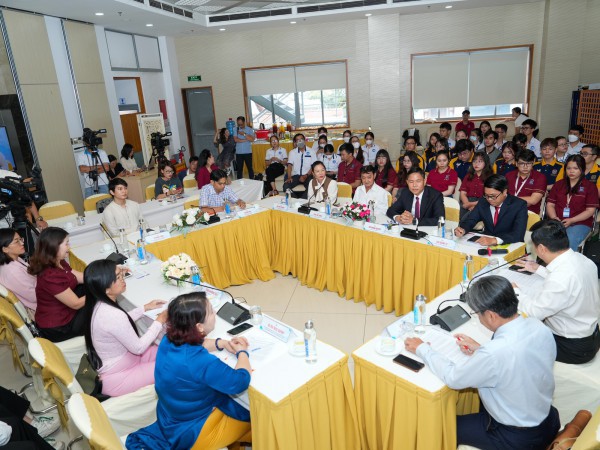 Ông Bùi Khánh Nguyên: Học chương trình quốc tế như ‘đi cáp treo lấy kim cương’