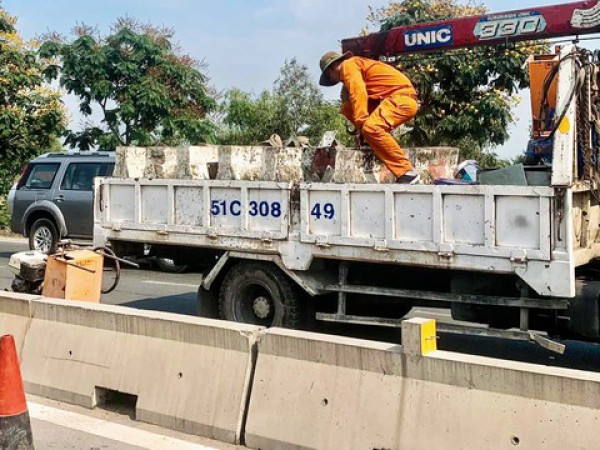 Ai làm “nát” phố Đông?: Có dấu hiệu vi phạm hình sự (bài 3)