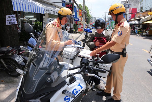 Báo động học sinh vi phạm giao thông