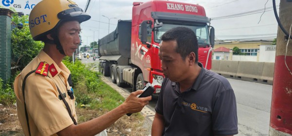 Bị CSGT phạt không thắt dây an toàn qua camera: Tài xế nói sẽ chú ý hơn Bị CSGT phạt không thắt dây an toàn qua camera: Tài xế nói sẽ chú ý hơn