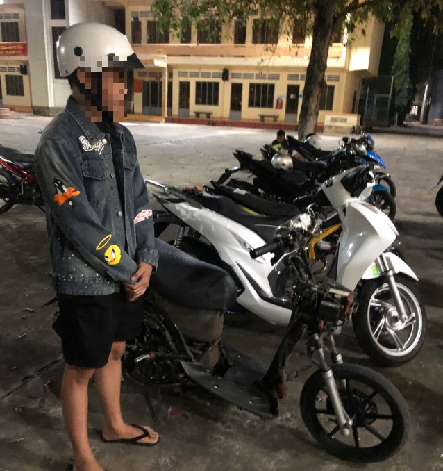 Bình Phước: CSGT phát hiện 15 người nẹt pô, bốc đầu 