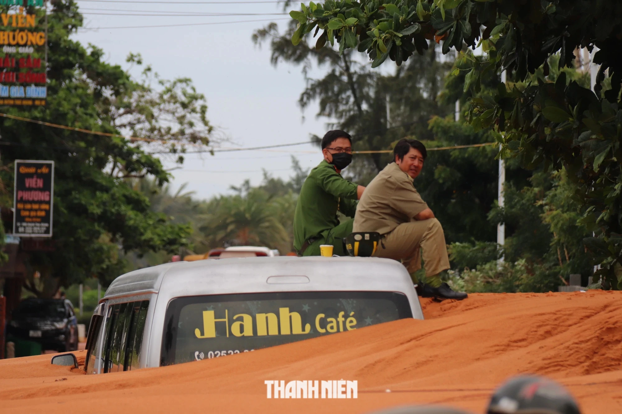 Bình Thuận: Sạt lở nghiêm trọng, tê liệt tuyến đường ven biển Mũi Né