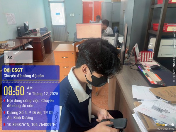 Buông 2 tay khi lái xe để... chỉnh áo, nam thanh niên bị tịch thu xe, phụ huynh bị phạt 10 triệu đồng