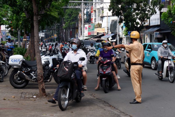CSGT Công an TPHCM đảm bảo an toàn giao thông tại các điểm thi vào lớp 10