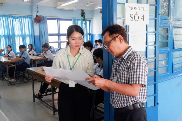 CSGT Công an TPHCM đảm bảo an toàn giao thông tại các điểm thi vào lớp 10