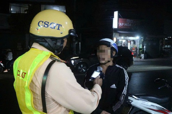 CSGT TPHCM kiên quyết xử lý nghiêm các trường hợp vi phạm nồng độ cồn, đảm bảo TTATGT