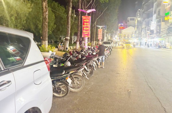 Cần Thơ: Quy hoạch chưa triển khai, bãi xe đã "loạn giá”