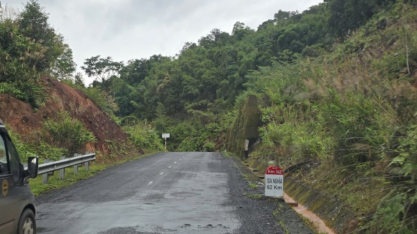 Cán bộ, viên chức Lâm Đồng gian nan vì kết nối giao thông yếu kém