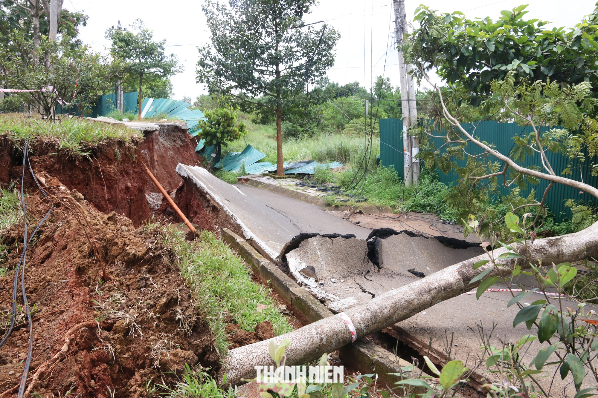 Cận cảnh QL14 qua tỉnh Đắk Nông nứt gãy ngày càng nghiêm trọng