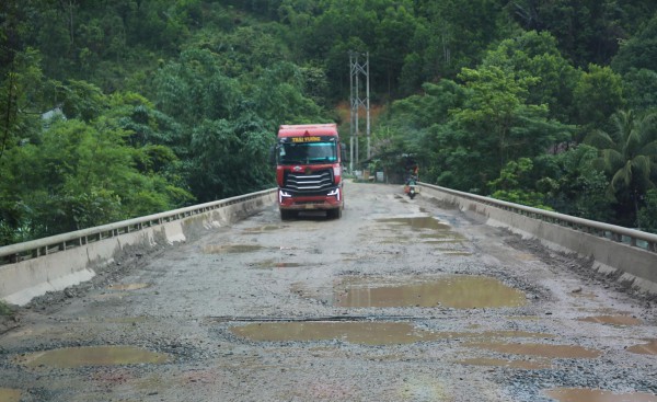 Cận cảnh đoạn quốc lộ “đau khổ”, nỗi ám ảnh của tài xế và người dân