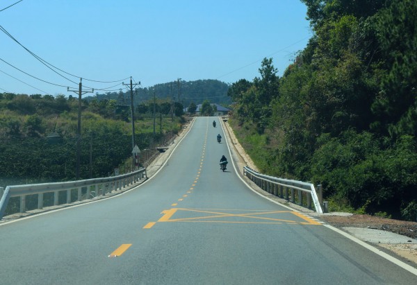 Cận cảnh quốc lộ 28B - cung đường mới đi Đà Lạt đang về đích