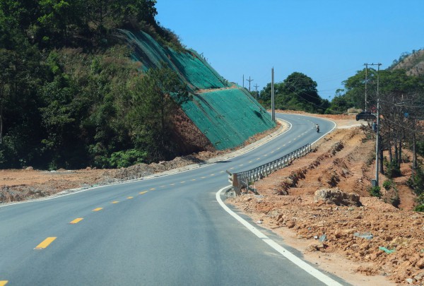 Cận cảnh quốc lộ 28B - cung đường mới đi Đà Lạt đang về đích