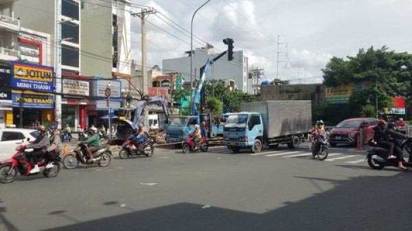 Căn nhà ‘4 mặt tiền đường’ án ngữ giao thông ở TPHCM được tháo dỡ