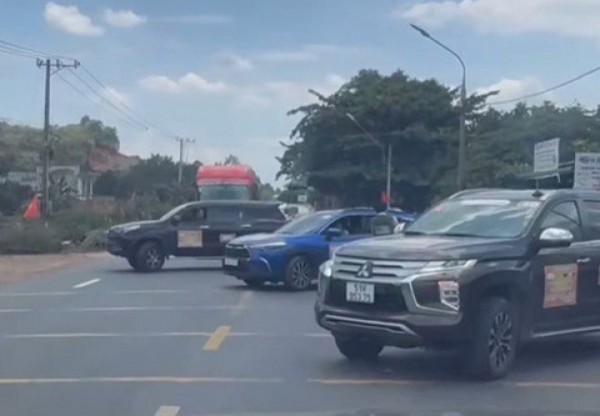 Cần xử lý nghiêm hành vi tự ý chặn đường để 