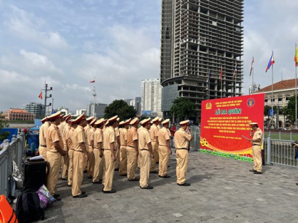 Cảnh sát đường thủy Công an TPHCM ra quân tổng kiểm tra, xử lý vi phạm