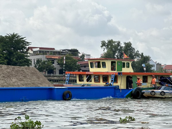 Cảnh sát đường thủy Công an TPHCM ra quân tổng kiểm tra, xử lý vi phạm