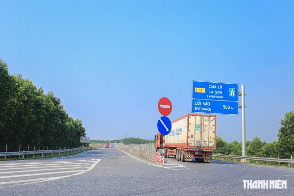 Cao tốc Cam Lộ - La Sơn cấm Cao tốc Cam Lộ - La Sơn cấm