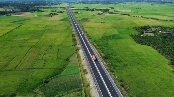 Cao tốc Phan Thiết - Dầu Giây: Còn 14 km đường dân sinh chưa thể thi công Cao tốc Phan Thiết - Dầu Giây: Còn 14 km đường dân sinh chưa thể thi công