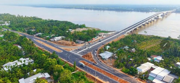 Cầu Đại Ngãi 2 được thông xe tạm và chính thức hoàn thành ngày 30.4