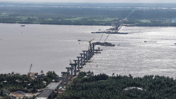 Cầu Đại Ngãi 2 được thông xe tạm và chính thức hoàn thành ngày 30.4