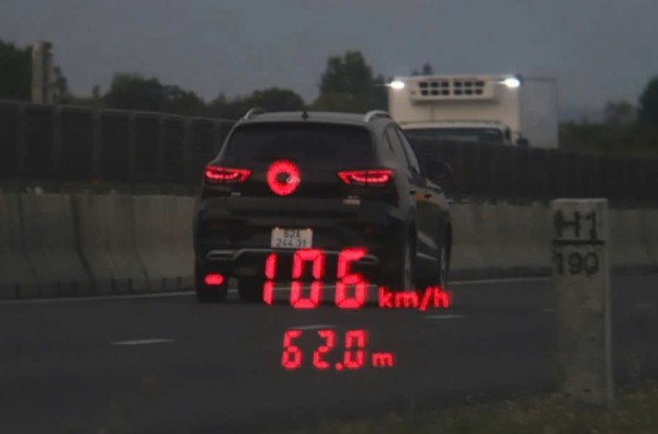 Chạy quá tốc độ trên cao tốc, không giấy đăng ký: Tài xế và chủ xe bị phạt 24,5 triệu