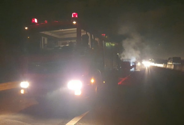 Cháy xe tải trên cao tốc Phan Thiết - Dầu Giây lúc rạng sáng