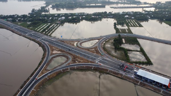 Chính thức cho xe đi cao tốc Cần Thơ - Hậu Giang tối đa 80km/h