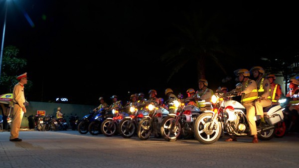 Công an Huế quyết liệt xử lý thanh thiếu niên chạy xe lạng lách, gây rối