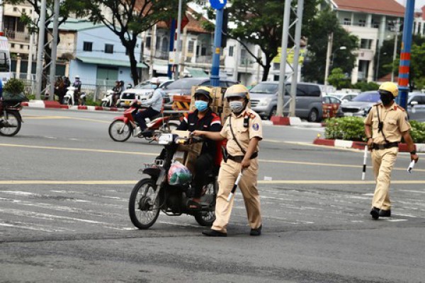 Công an TPHCM: Đẩy mạnh xử lý xe 2, 3 bánh cũ nát, chở hàng cồng kềnh mất an toàn