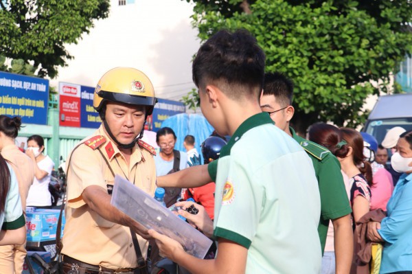 Công an TPHCM sát cánh cùng thí sinh vì một kỳ thi tuyển lớp 10 an toàn