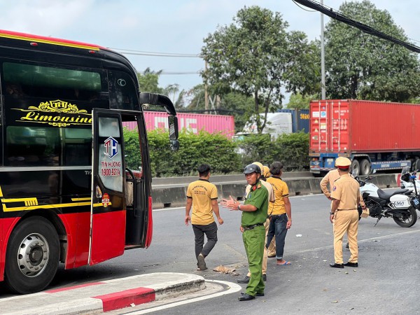 Công an TP.HCM tổng xử lý xe khách, bến bãi ngay sau phản ánh của Thanh Niên