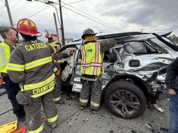 Cụ bà 83 tuổi lái ô tô đạp nhầm chân ga gây tai nạn liên hoàn