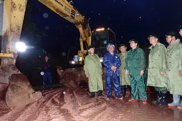 Dù có thông tuyến, cũng chưa nên cho qua lại đèo Khánh Lê