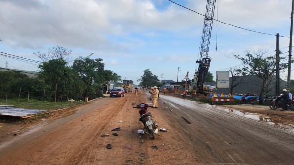 Hà Tĩnh: Tỉnh lộ 553 ngập bùn đất do ảnh hưởng từ thi công cao tốc