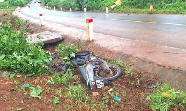 Hai bé gái gặp nạn tử vong dưới mương bên tỉnh lộ
