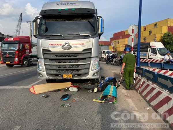 Hai thợ hàn bị xe tải cán thương vong tại giao lộ "tử thần"