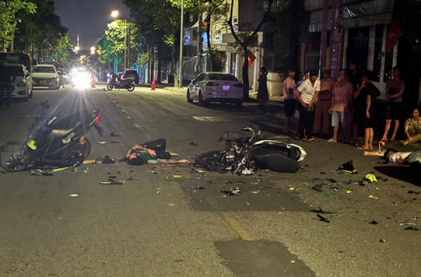 Hai xe máy tông trực diện, 2 thanh niên tử vong, 2 người trọng thương