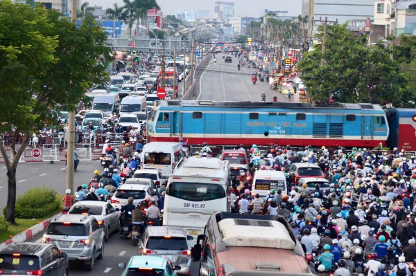 Hiểm họa đường ngang tại TPHCM: "Nút thắt tử thần" giữa lòng đô thị Hiểm họa đường ngang tại TPHCM: "Nút thắt tử thần" giữa lòng đô thị