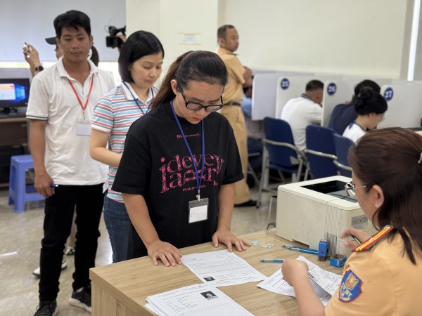 Học viên hào hứng trong ngày đầu CSGT sát hạch giấy phép lái xe