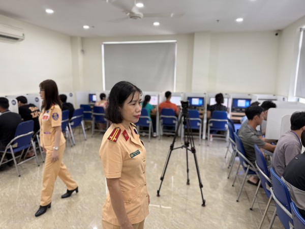 Học viên hào hứng trong ngày đầu CSGT sát hạch giấy phép lái xe