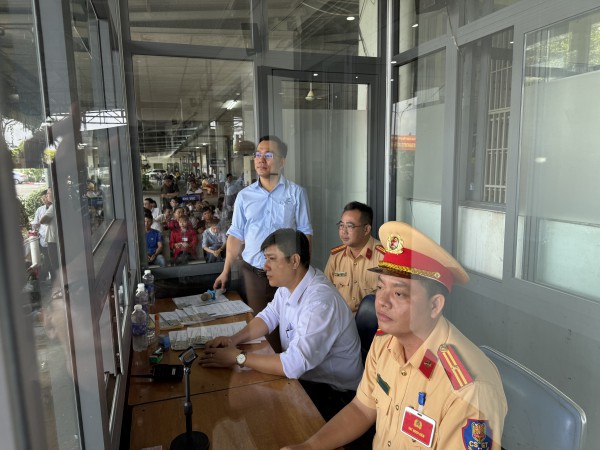 Học viên hào hứng trong ngày đầu CSGT sát hạch giấy phép lái xe
