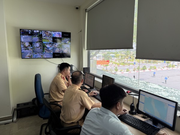 Học viên hào hứng trong ngày đầu CSGT sát hạch giấy phép lái xe
